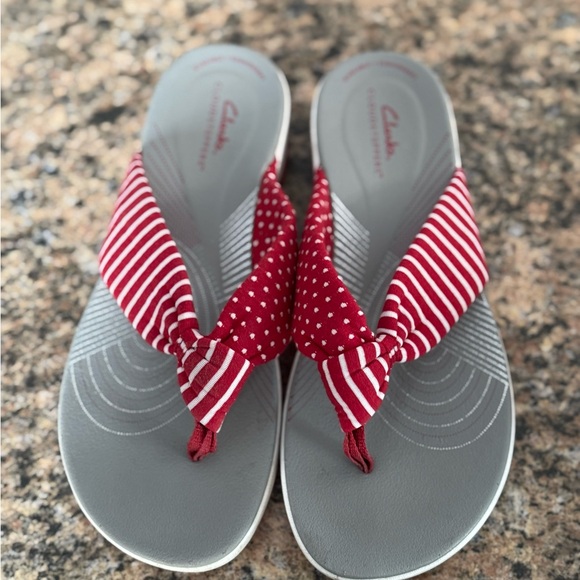 Clarks Cloudsteppers Red & White Striped Wedge Flip Flops | Size 8 - Picture 3 of 8